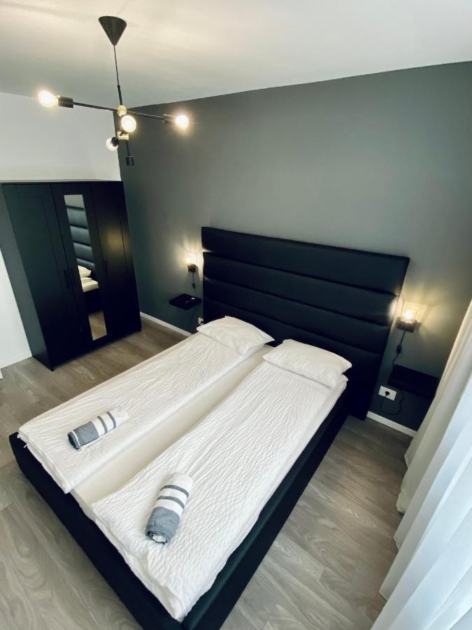 Happyhome Central Deluxe Apartments Oradea Exterior photo